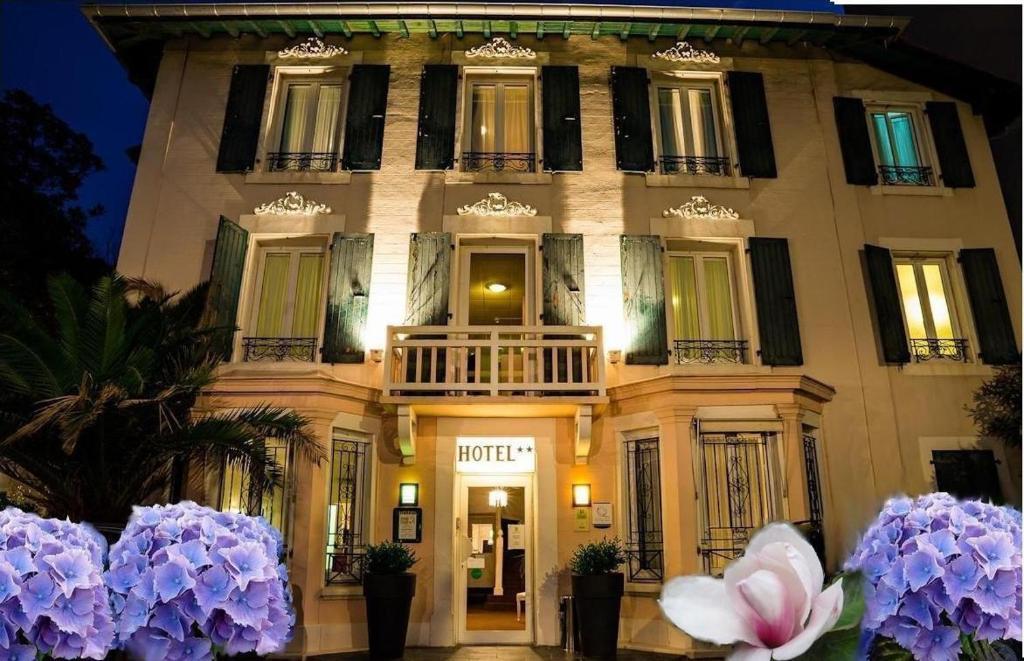 Hôtel VAL FLORES LOGIS Biarritz Exterior foto